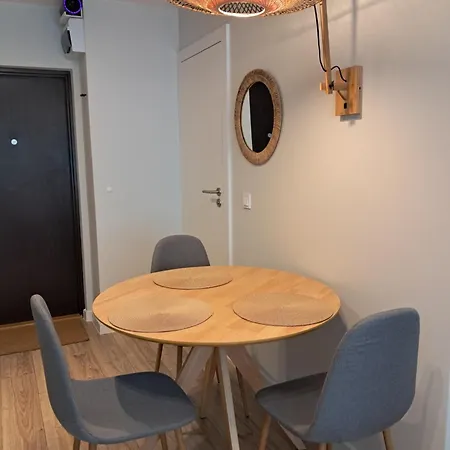 Falcon Center 2 Metro Zlote Tarasy Apartamento *