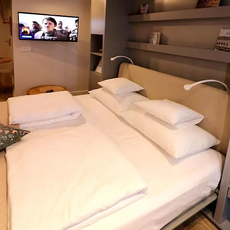 Falcon Center 2 Metro Zlote Tarasy