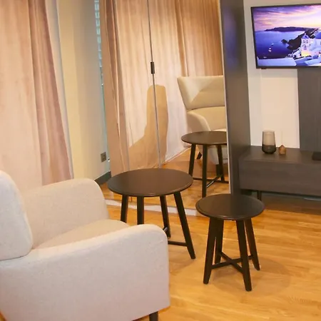 Falcon Center 2 Metro Zlote Tarasy Apartman *